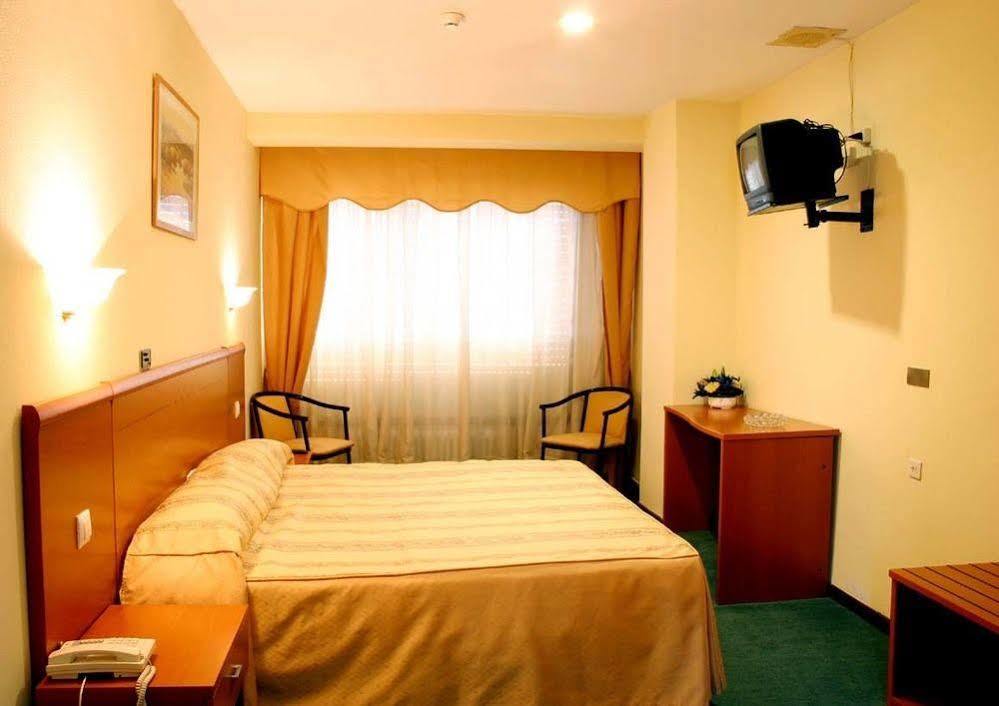Hotel Las Vinas Arteixo Buitenkant foto